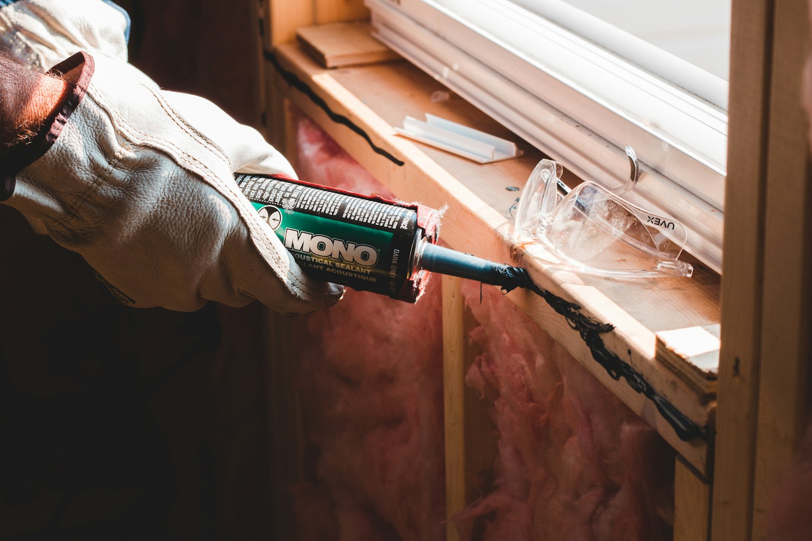 Installing bookshelves on a drywall wall. Self-installation.